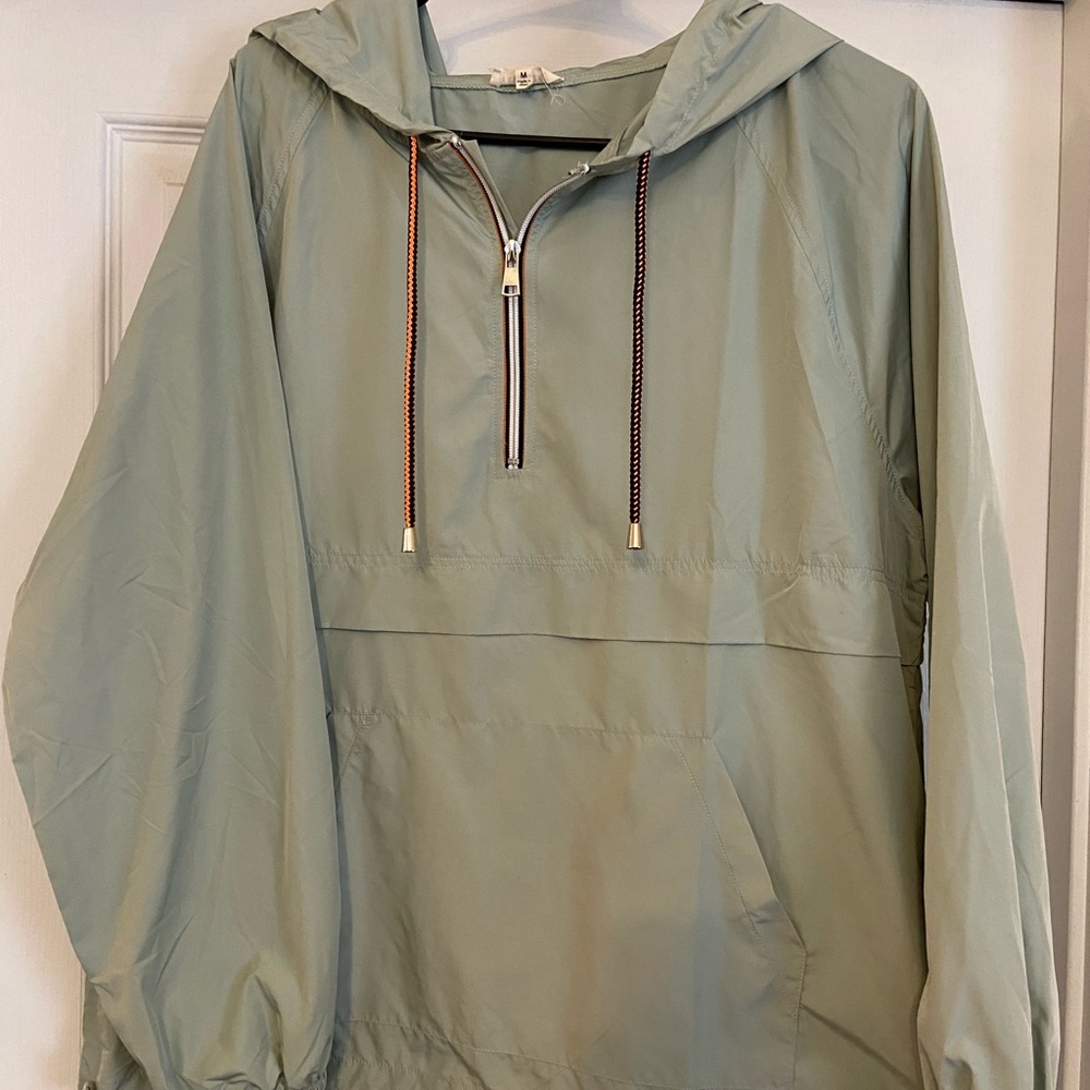 Main Strip Light Pullover